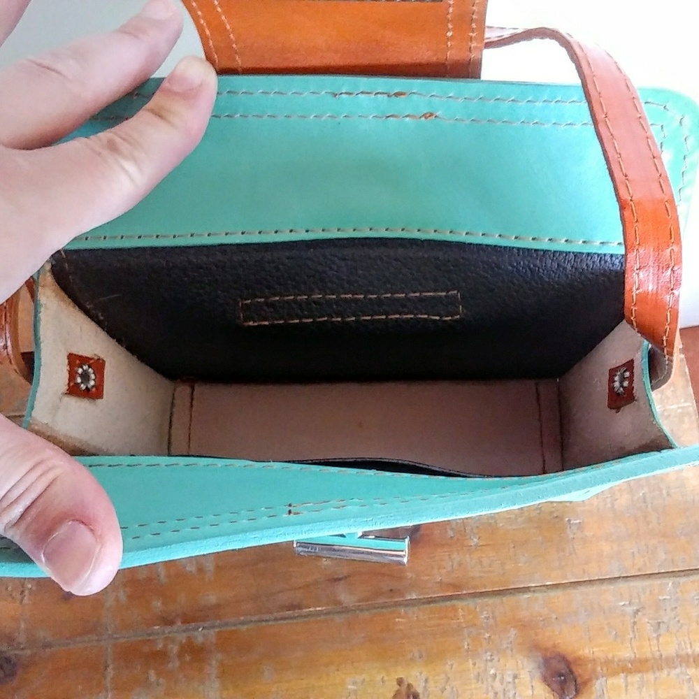 NWOT Vera Pelle Small Leather Crossbody - Picture 5 of 6